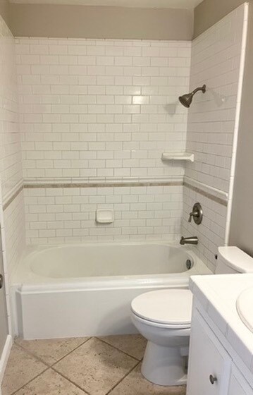 Upstairs hall bathroom - 11266 Fripps Way