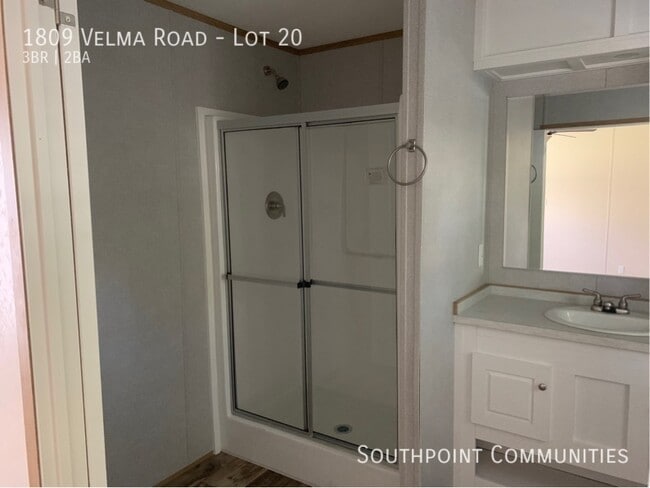 Building Photo - 1809 Velma Rd