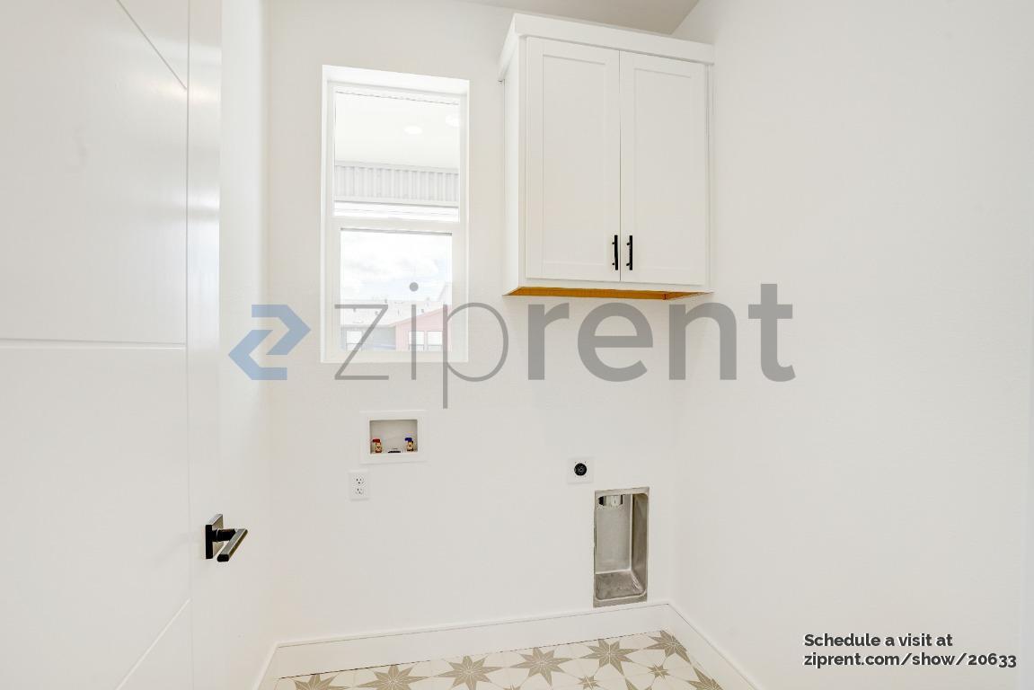 Building Photo - 2203 Versaro Dr