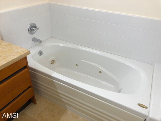 Building Photo - 3 br, 2.5 bath House - 316 Bartlett Street #1