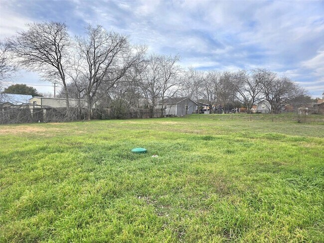 Building Photo - 15208 Spring Hill Ln