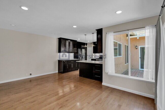 Building Photo - 1492 Via Cancion