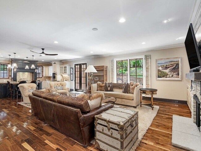 Building Photo - 3807 Harding Pl