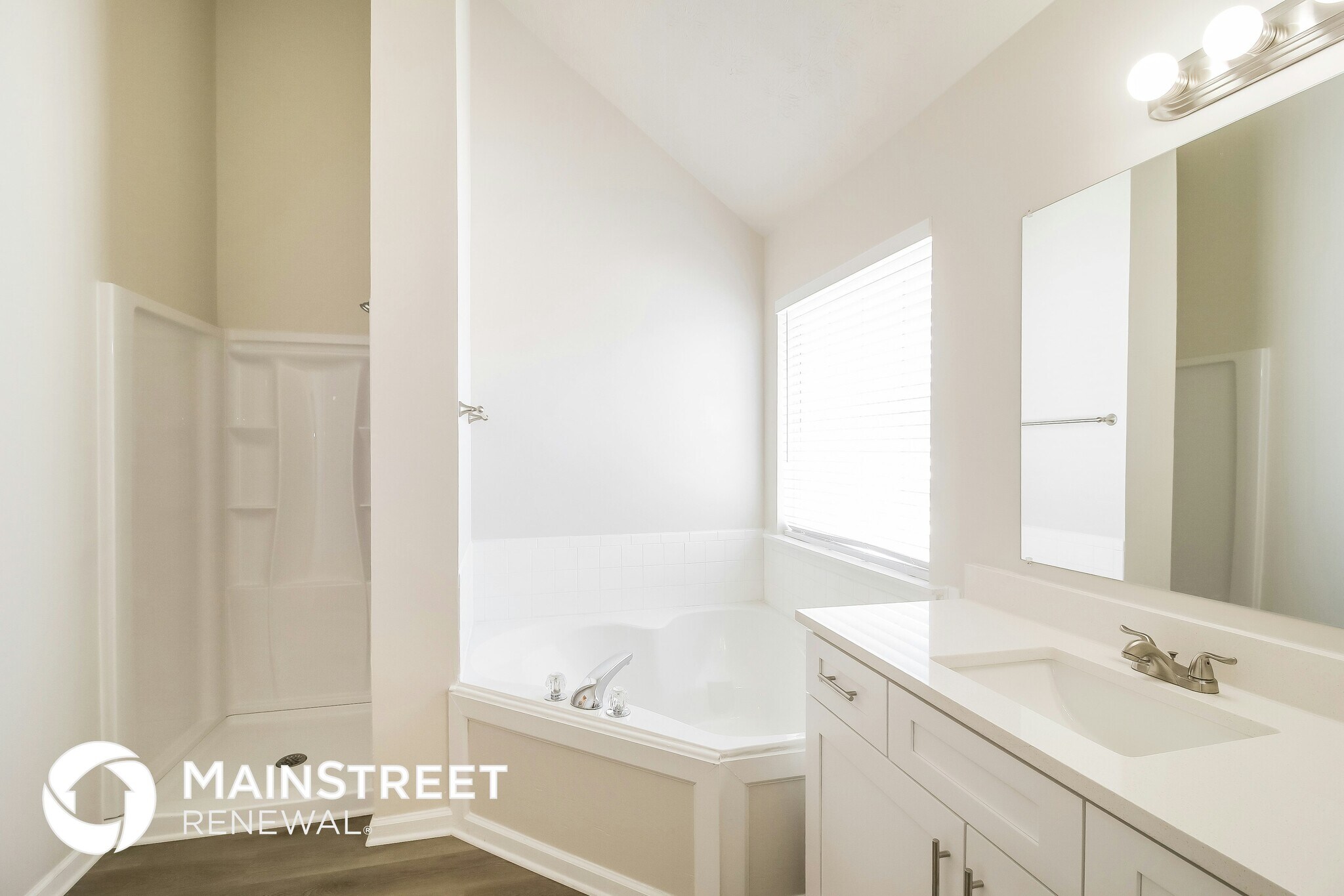 Building Photo - 605 Gardinia Dr