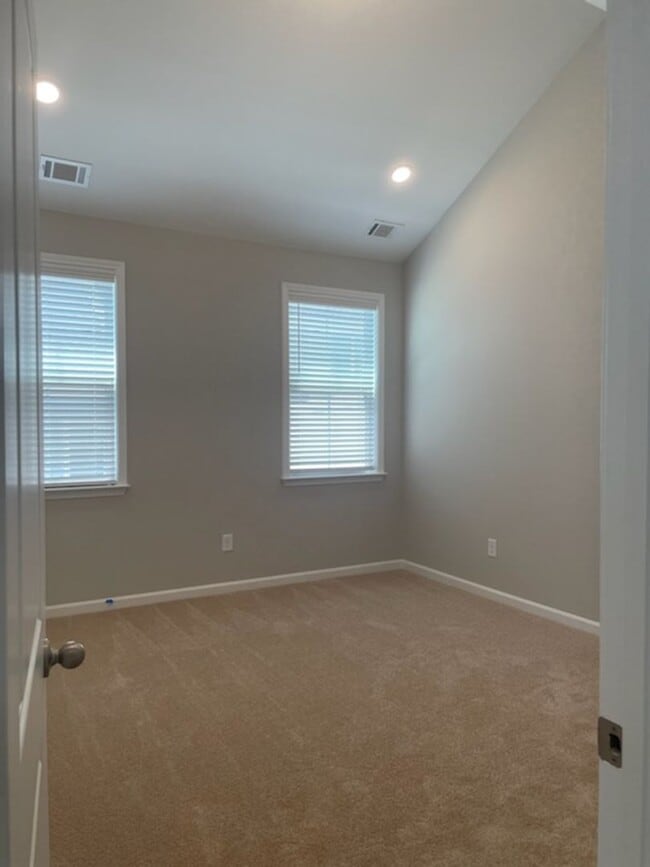 Building Photo - 3 BR 2.5 BA-  New Construction Townhouse f...