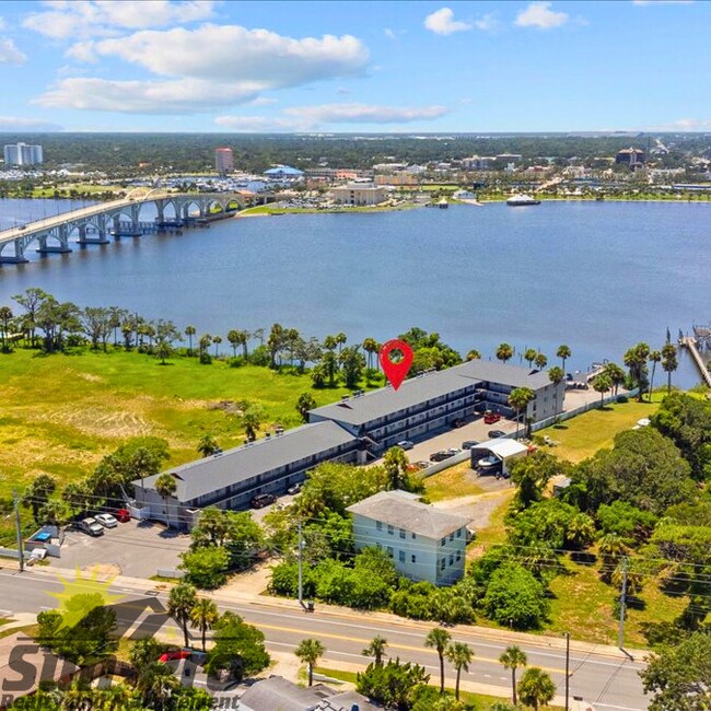 Building Photo - 900 S Peninsula Dr