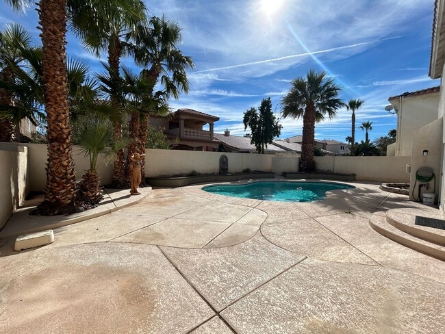 Building Photo - 5-Bedroom Silverado Ranch Home with Pool!