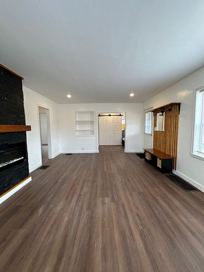 Building Photo - Immediate Move-In! Renovated 2BR House Near Ball State w/ Fireplace & Outdoor Space