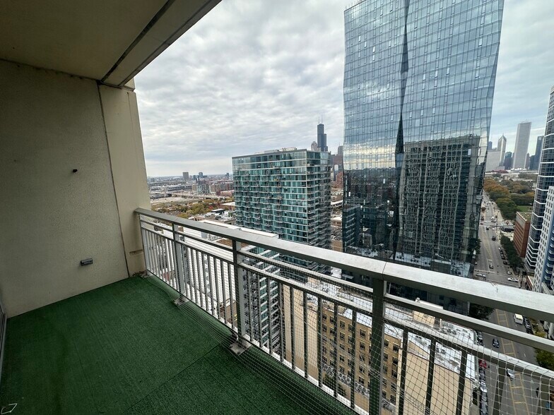 Building Photo - 1400 S Michigan Ave