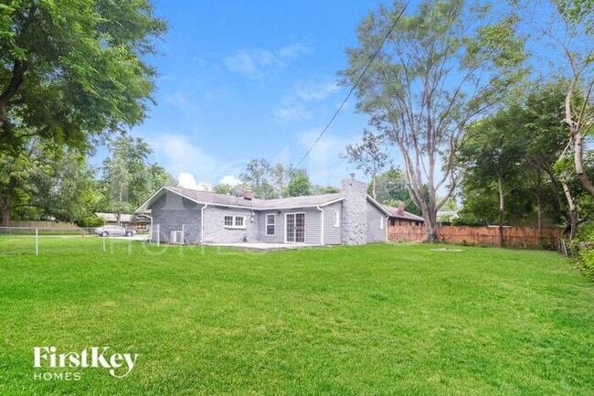 Building Photo - 648 Sycamore St