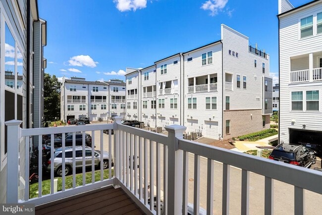 Building Photo - 45181 Drowes Ter