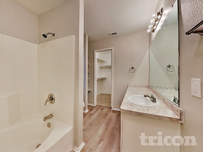 Building Photo - 1320 Cleardale Dr