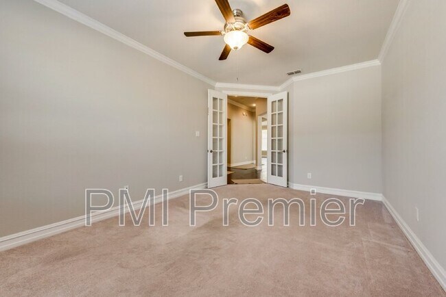 Building Photo - 2818 Balmoral Dr