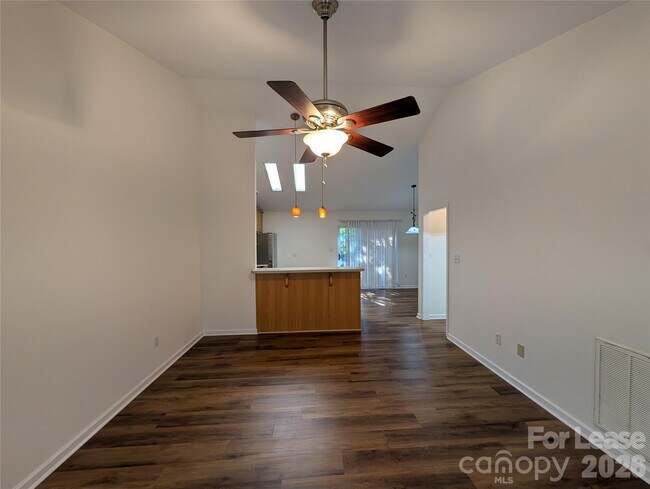 Building Photo - 106 Aljen Ct