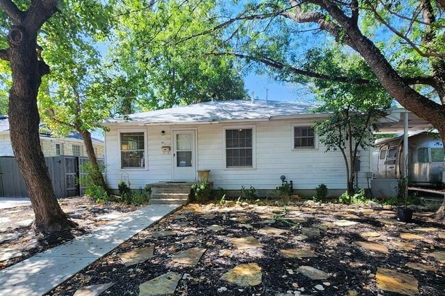 Primary Photo - 1511 Alguno Rd