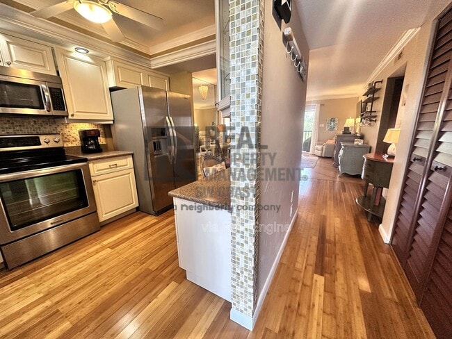 Building Photo - 2121 Collier Ave