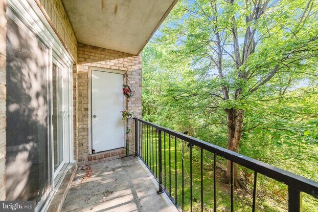 Building Photo - 18304 Streamside Dr