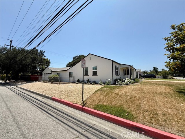 Building Photo - 352 E Newman Ave
