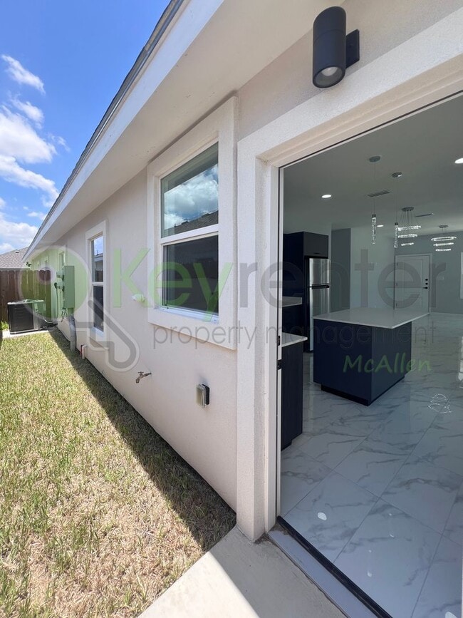 Building Photo - 1st month FREE! 3b/2bath Apartment in Edinburg-Don't Miss Out!