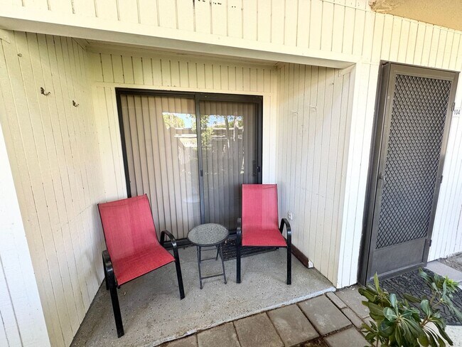 Building Photo - Long Term - Beautifully Updated 1 Bedroom Condo in Palm Springs Villas II