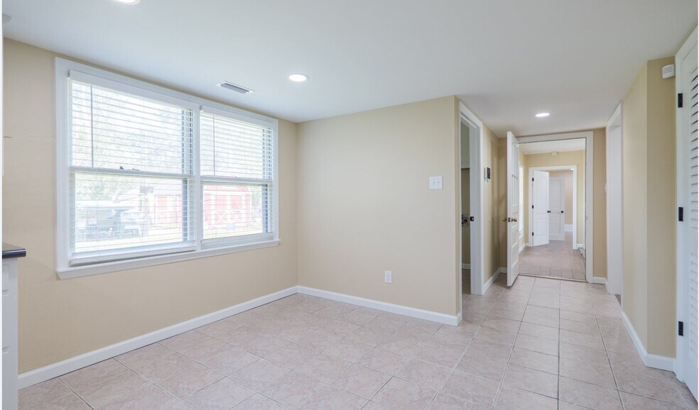 Building Photo - 4104 Lantern Ln