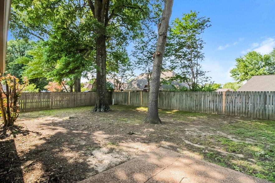 Building Photo - 8056 Sandywood Ln
