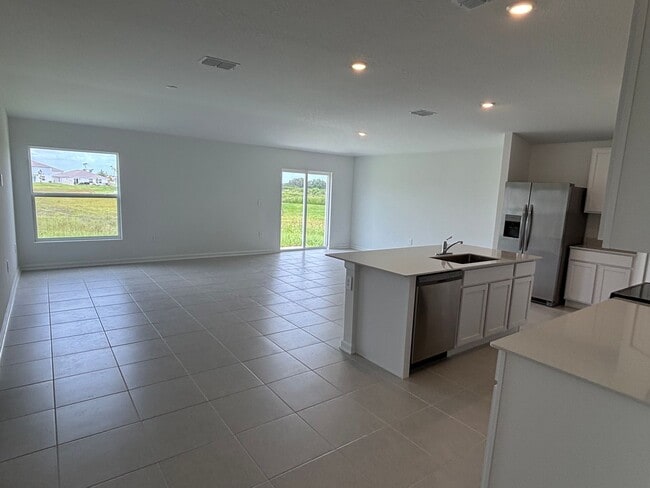 Building Photo - Welcome to Your Dream Home in Eagle Lake