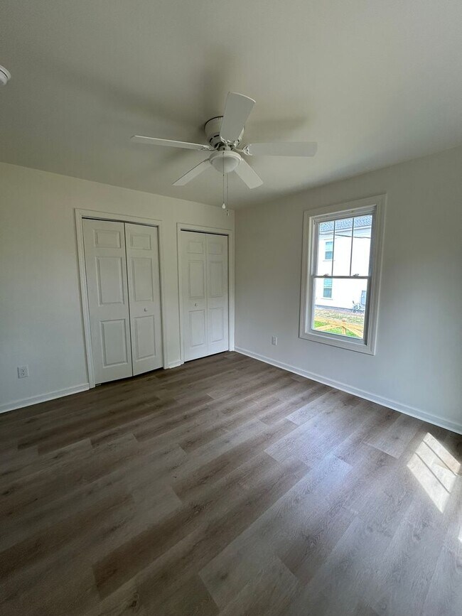 Building Photo - Beautifully Remodeled 4/2