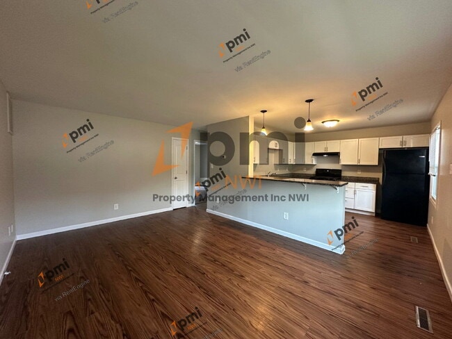 Building Photo - 5831 Creekview Ct W