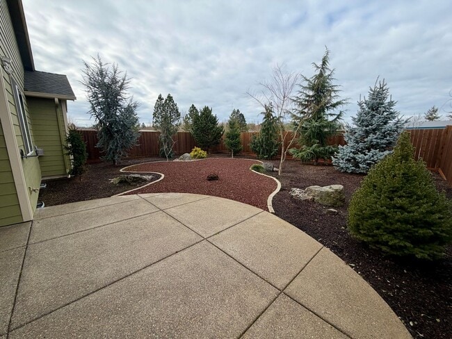 Building Photo - 3 Bedroom 2 Bath Single Family House