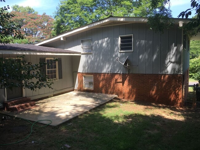 Building Photo - 4/2 House in Rome $1,495