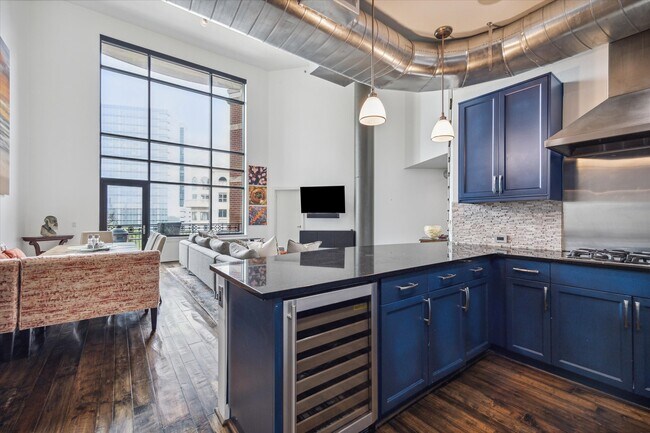 Building Photo - 5005 Hidalgo St