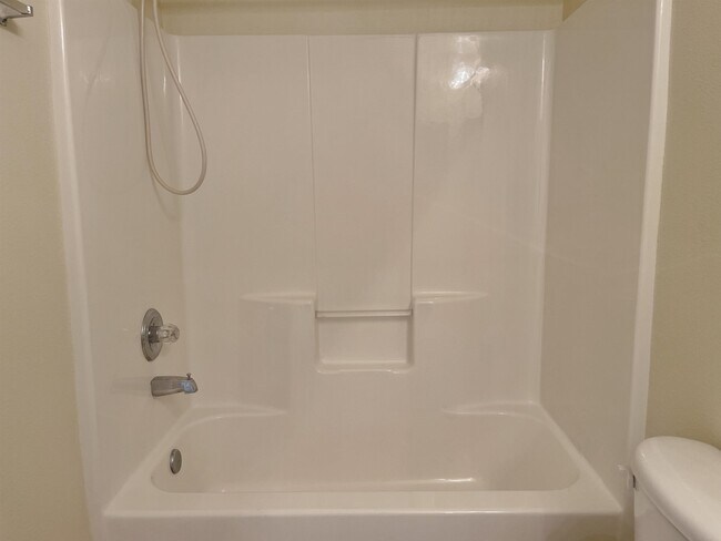Building Photo - 374 Scrub Jay Dr
