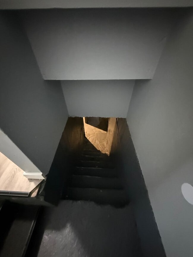 Building Photo - Cute 2 Bedroom Home with Large yard!