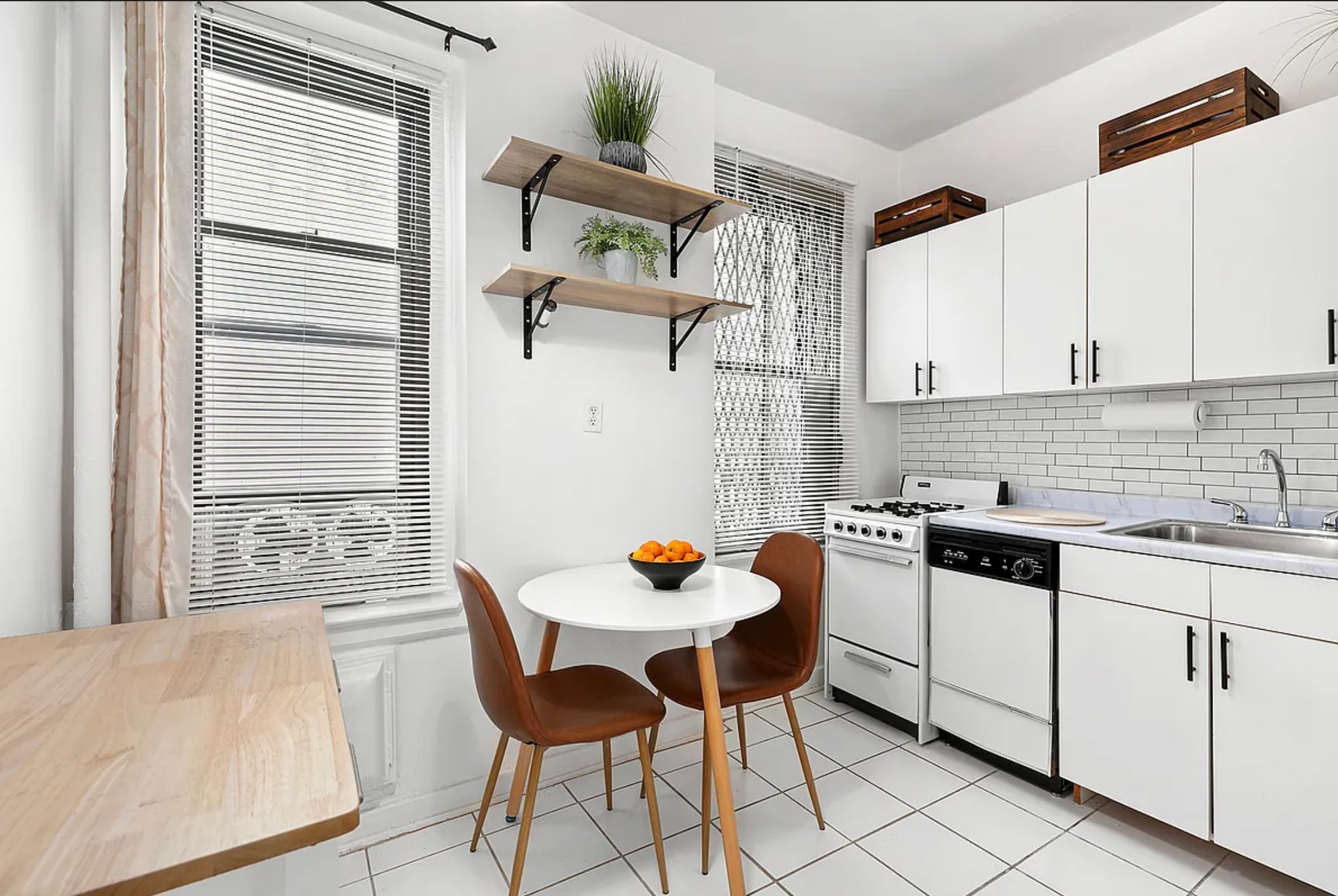 Building Photo - 176 E 95th St