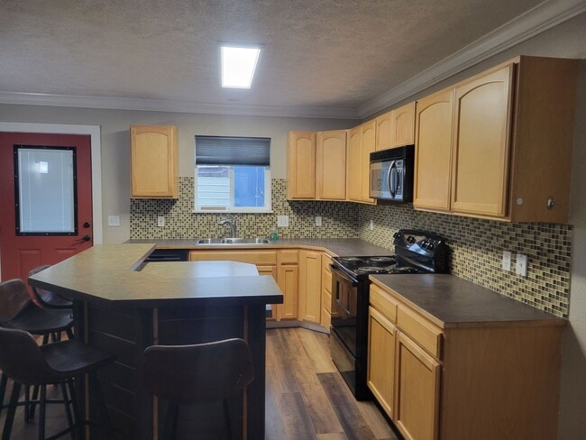 Building Photo - Exceptionally clean 3 bedroom, 1.5 bathroo...