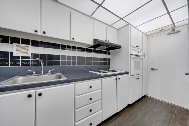 Building Photo - 1200 West Ave