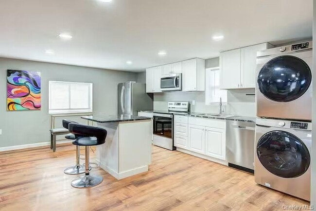 Building Photo - 8 Carl Pl