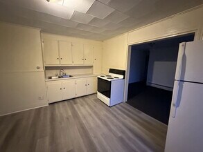 Building Photo - Bright & Spacious 3BR Multi-Level Apartment in Central Sanford!