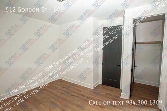 Building Photo - 512 Gordon St