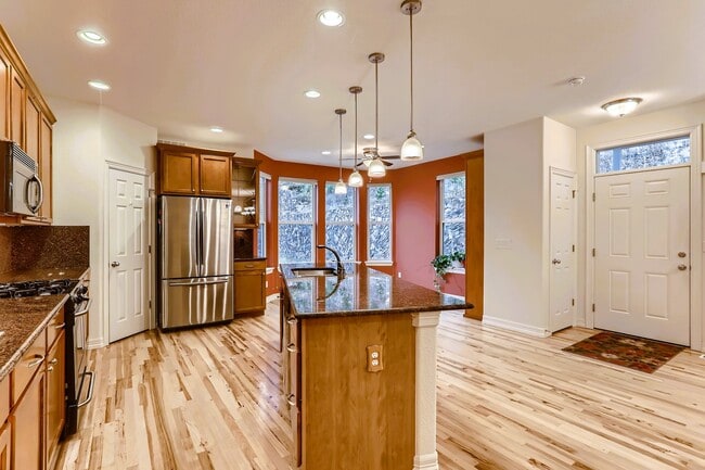 Building Photo - 736 Martin Dr