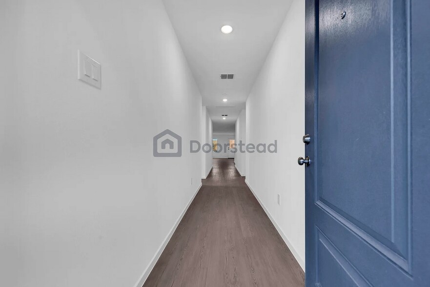 Building Photo - 3012 Yellow Pine Ave