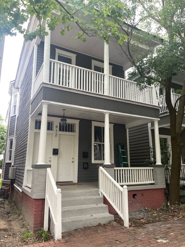 Building Photo - Newly Renovated Tri-Plex Near Forsyth