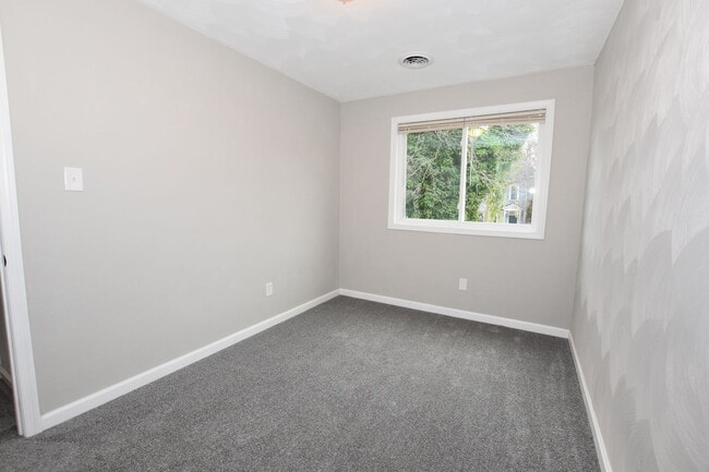 Building Photo - 1324 W 38th St