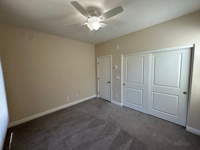 Building Photo - Spacious House