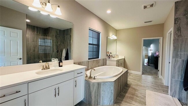 Building Photo - 12661 Oak Hill Way