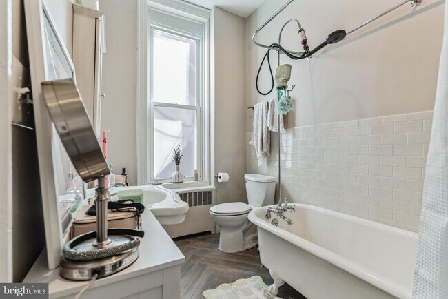 Building Photo - 2008 Spruce St