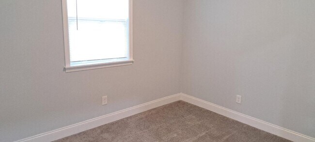Building Photo - 3 Bedroom in Slaton