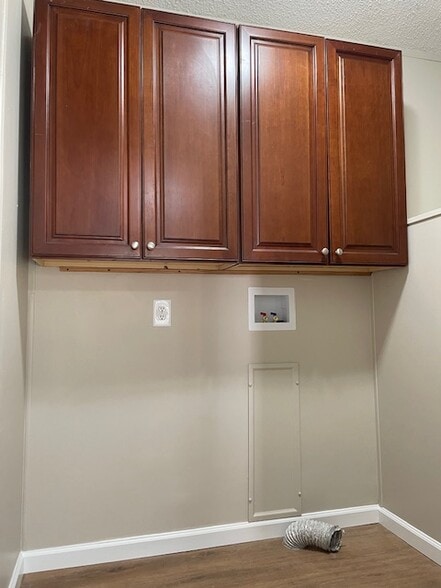 Building Photo - 4473 Welch Dr