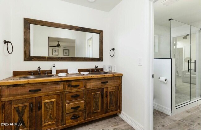 Building Photo - 11212 N Sundown Dr